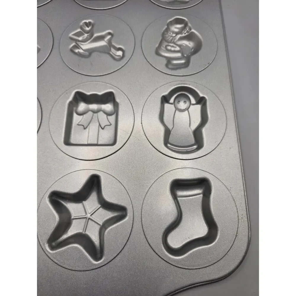 Vintage Christmas Cookie Pan 12 Cavity Non Stick 11.5